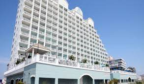 a large building