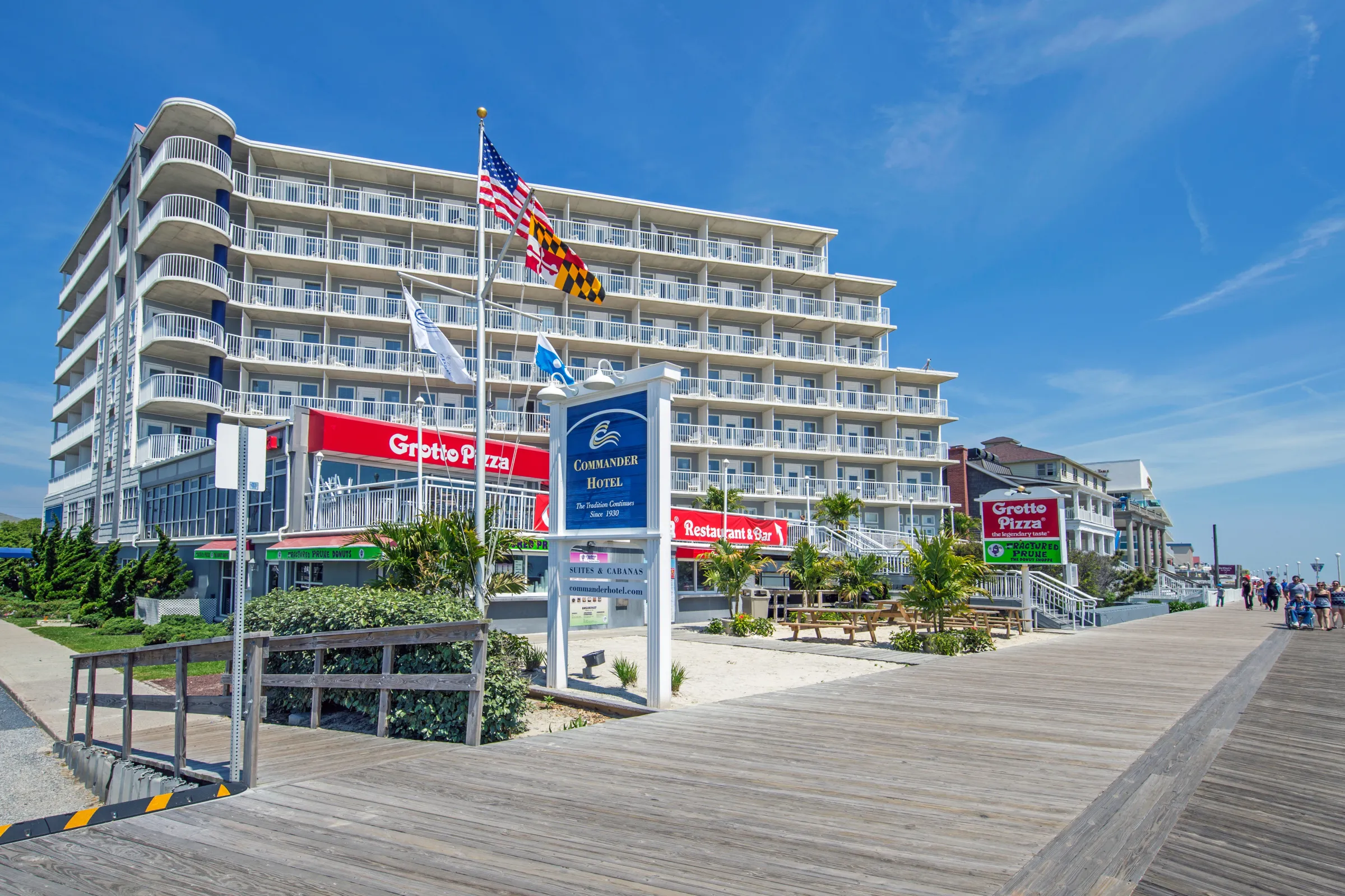 01. Commander Hotel